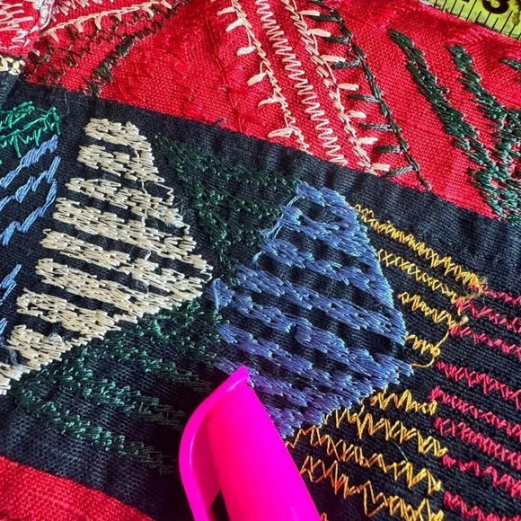 Vintage red and black embroidered cotton vest - Picture 8 of 11